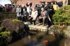 第一回諸橋轍次博士記念漢詩大会で全国から集まった受賞者による流觴曲水