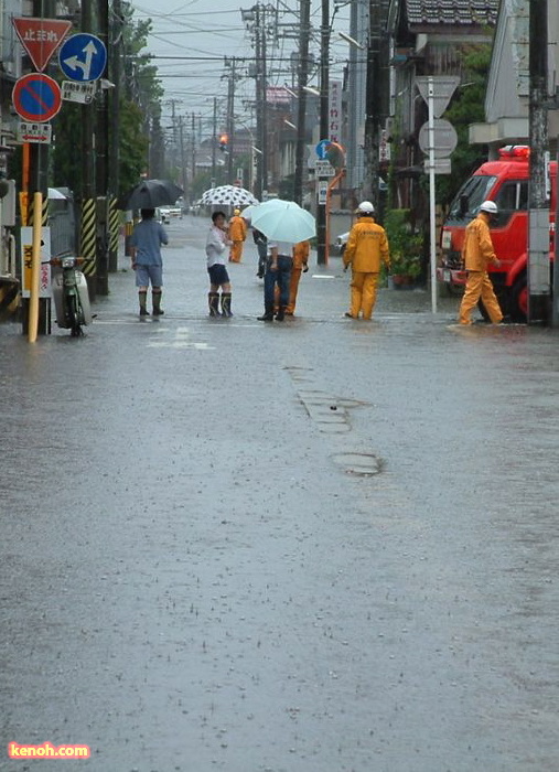 三条市興野、県央医師会応急診療所前 (1)