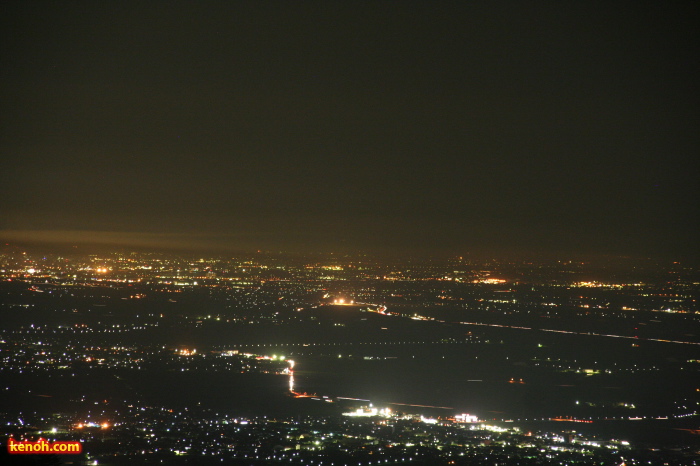 8月15日まで行われた「弥彦山　夜景＆星空クルーズ」で弥彦山頂から望む夜景