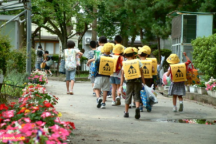 終業式が終わり夏休みに入った三条小学校