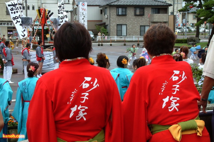 飛燕夏まつり／燕駅前でのオープニング踊り