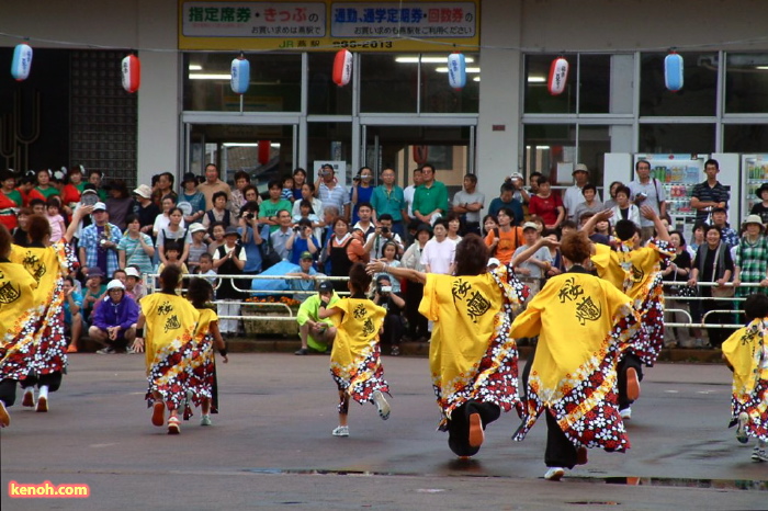 飛燕夏まつり／燕駅前でのオープニング踊り