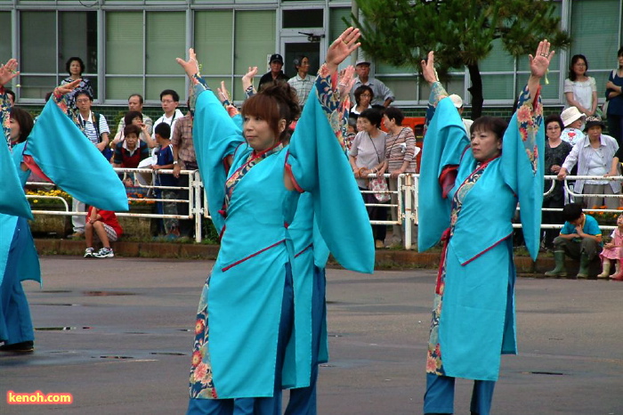 飛燕夏まつり／燕駅前でのオープニング踊り