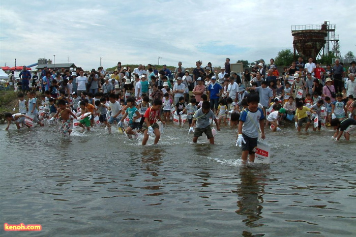 しただふるさと祭り／ニジマスのつかみ取り