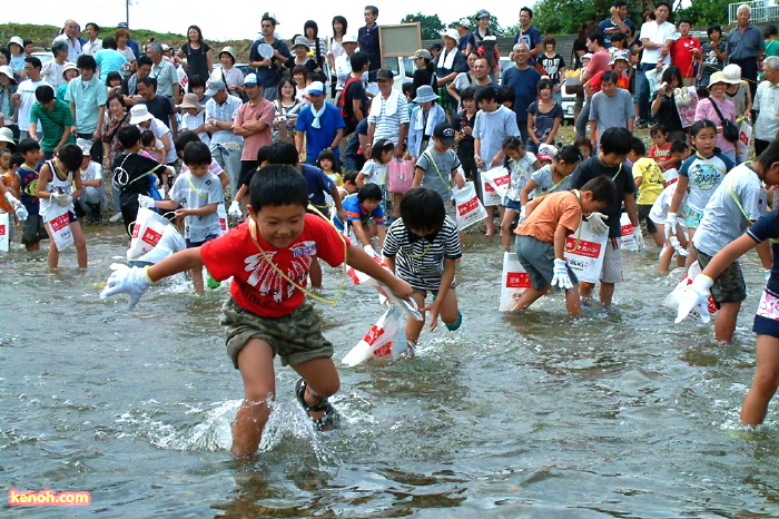 しただふるさと祭り／ニジマスのつかみ取り