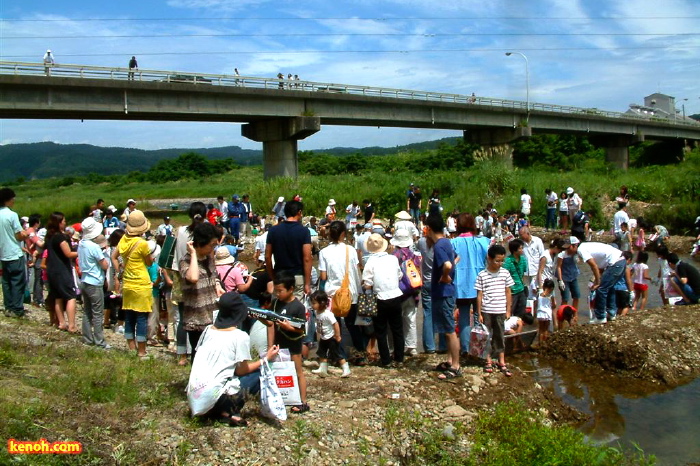 しただふるさと祭り／ニジマスのつかみ取り