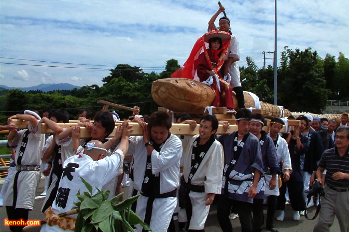 しただふるさと祭り／雨生の大蛇行列行進