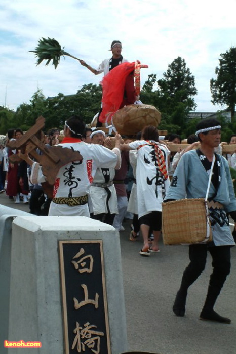 しただふるさと祭り／雨生の大蛇行列行進