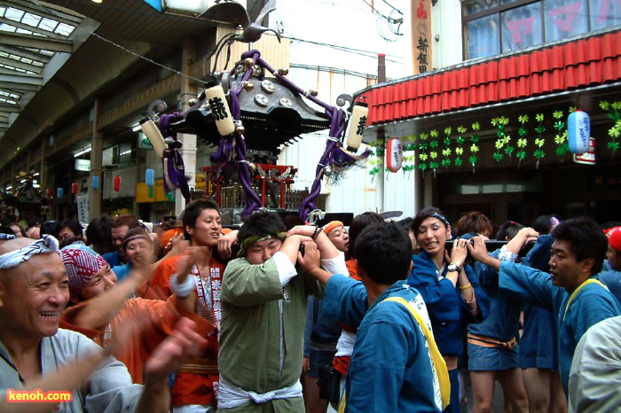 飛燕夏まつり／燕1000人みこし、銀みこし