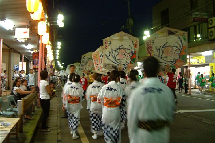 凧と凧ばやし踊りパレード