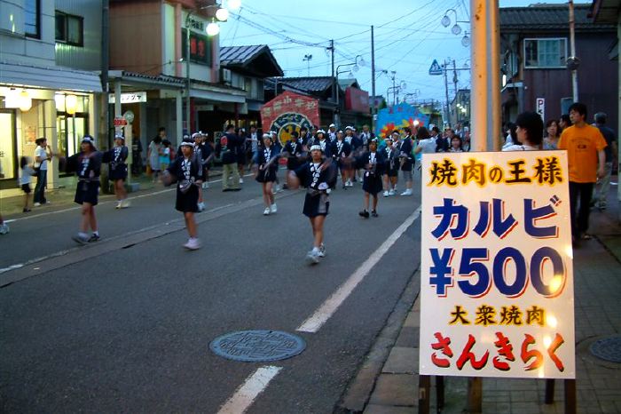 凧と凧ばやし踊りパレード