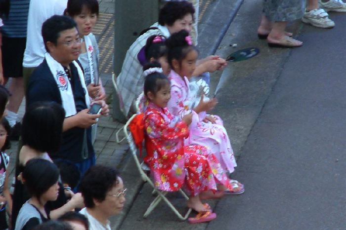 凧と凧ばやし踊りパレード