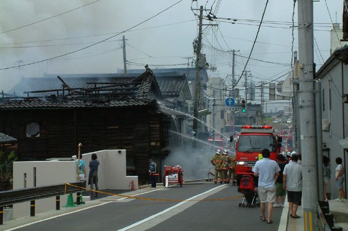 本町6交差点側