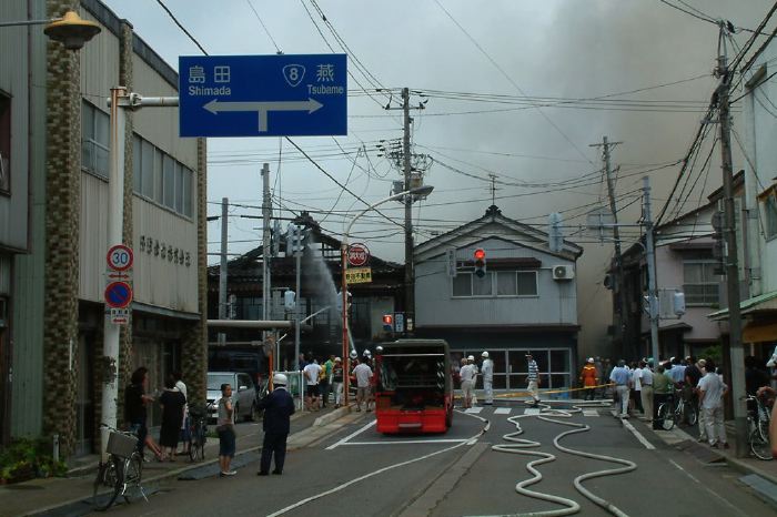 本町6交差点側