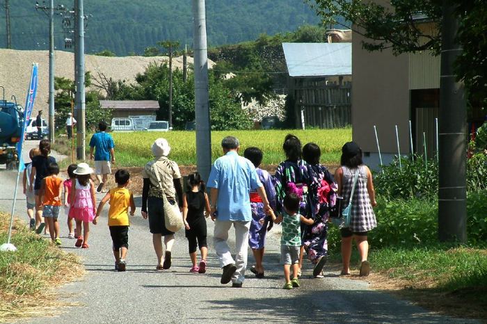 会場へ