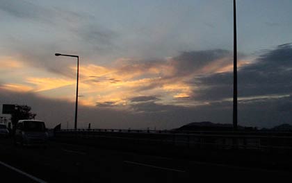 29日夕方、燕市・県央大橋から秋の空