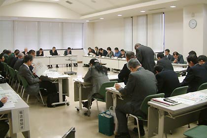 21日開かれた三条市小中一貫教育検討委員会の第19回委員会