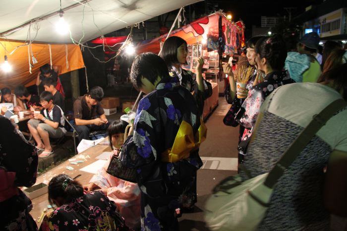 分水まつりの夜店