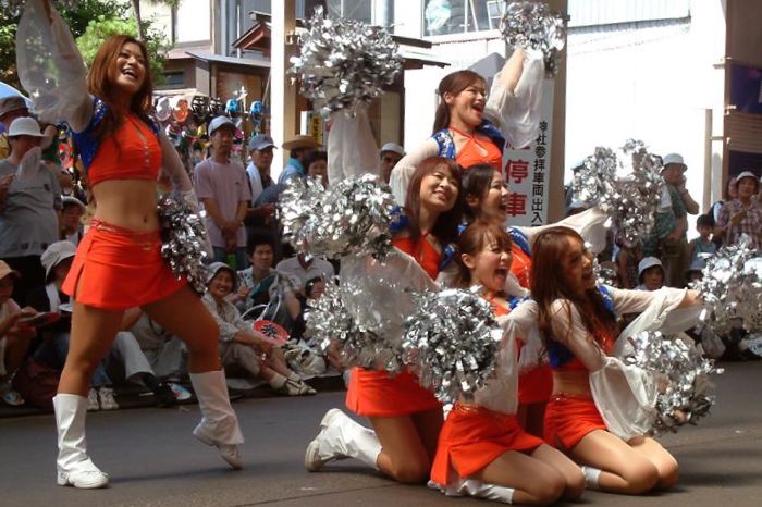 燕市・飛燕夏まつりのアルビレックスチアリーダーズパフォーマンス (5)
