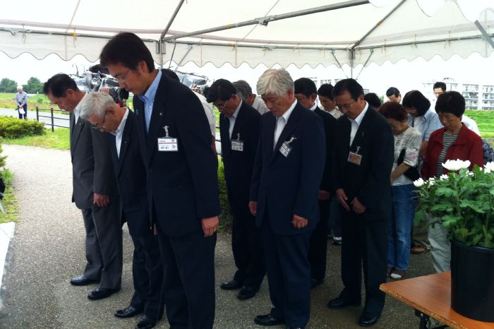 7月13日午後1時15分に五十嵐川水害復興記念公園で黙とう、献花