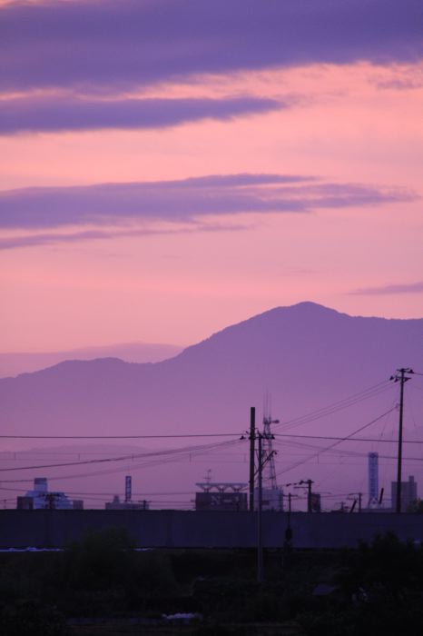 7・13水害から6年の13日の夜明けは燃えるように赤い朝焼け