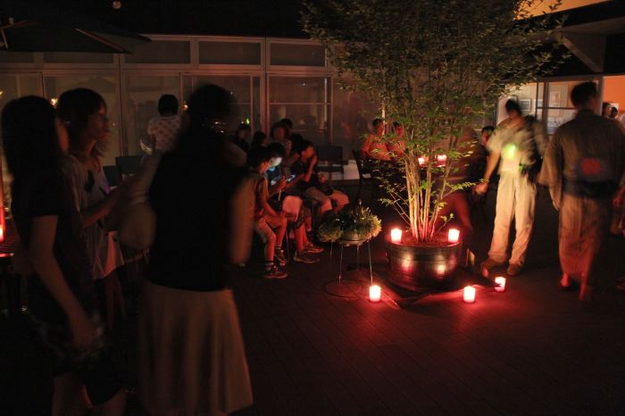 七夕の夜に三条東公民館で三条市が初めのライトダウンキャンペーン