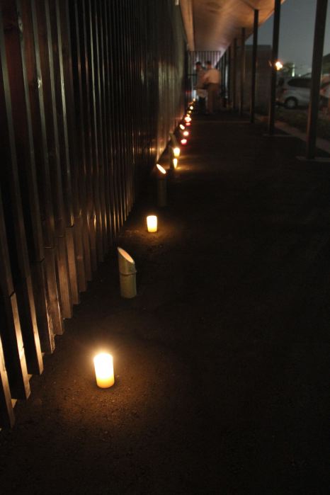 七夕の夜に三条東公民館で三条市が初めのライトダウンキャンペーン