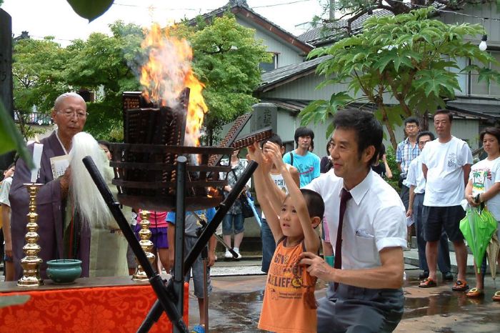宗正寺で三条珠算学校のそろばん供養