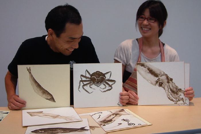 で夏休み子供ワークショップ・一日体験講座「土で絵具を作ろう」の講師、安田さん夫婦