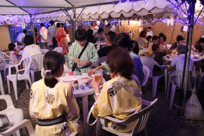 夏は弥彦温泉縁日村
