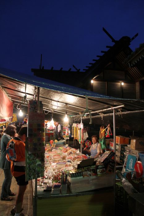 三条夏まつりの神明宮の夜店