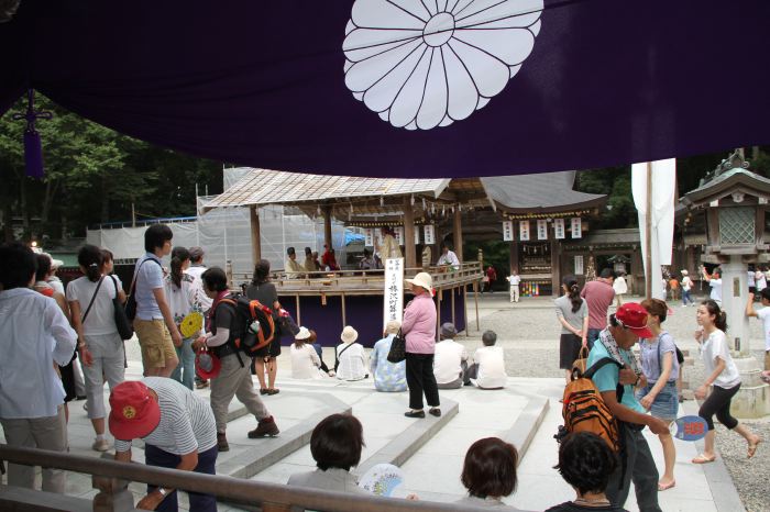 弥彦燈籠まつりの里神楽