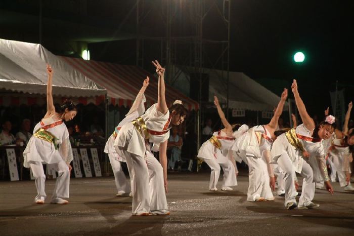 吉田まつりの民謡流し