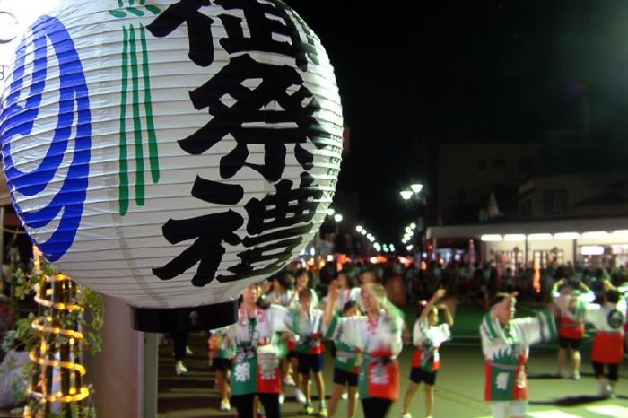 吉田まつりの民謡流し