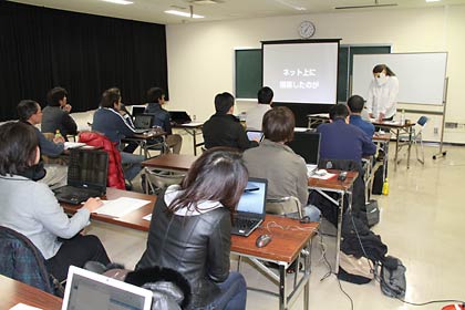 26日に燕市吉田産業会館で開かれたfacebook活用セミナー
