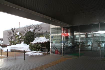 三条市社会福祉協議会が事務所を置く三条市総合福祉センター