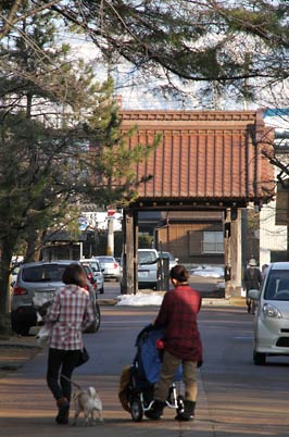 本成寺から黒門方向