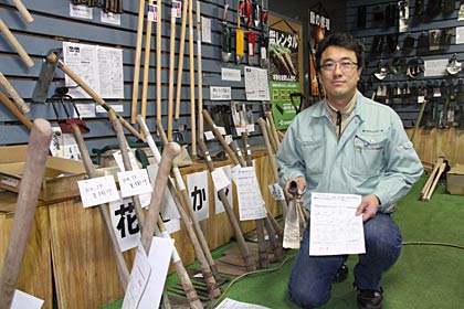 相田合同工場の鍬の修理が年1,000本以上を受注する事業に成長、事故の 