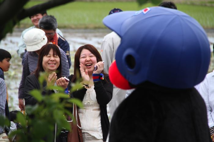 田んぼアートの田植え