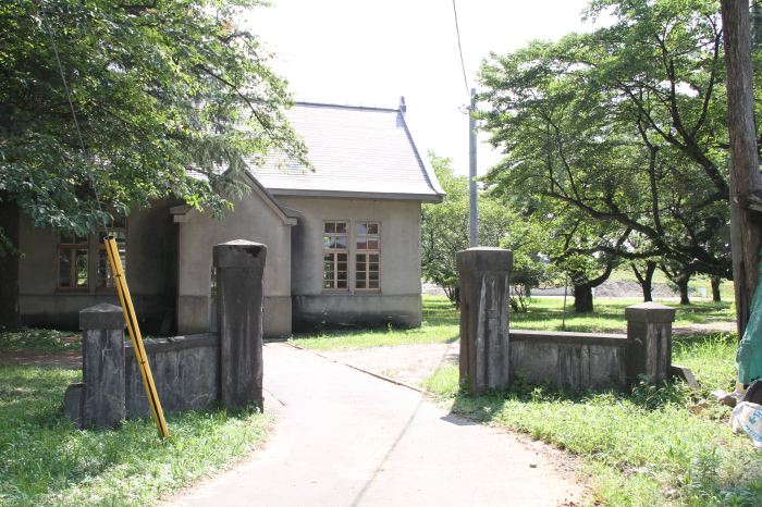 三条市水道局大崎浄水場　取水ポンプ場　門