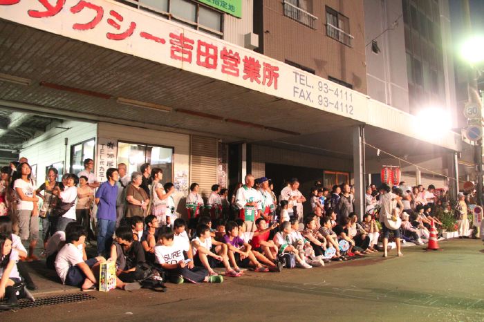 会場の吉田駅前広場