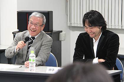 左がコーディネーターの長岡造形大学の松丸誉教授、右がパネリストも務めた田子さん