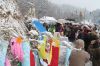 祈祷を行う国上寺の山田住職