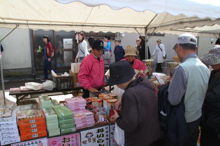 本町テント村