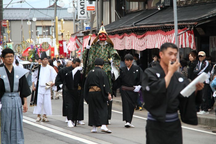 大通りを進む