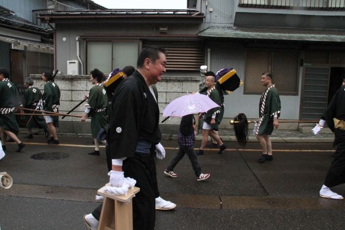 先に折り返した先供とすれ違う