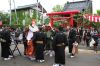 愛宕神社に頭を下げる