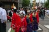 神明宮から迎えの諏訪神社の稚児が先導する