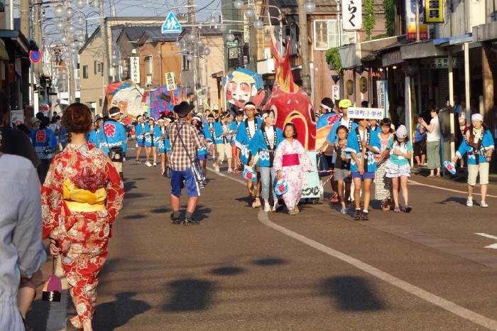 凧ばやし踊りパレード、四日町小学校