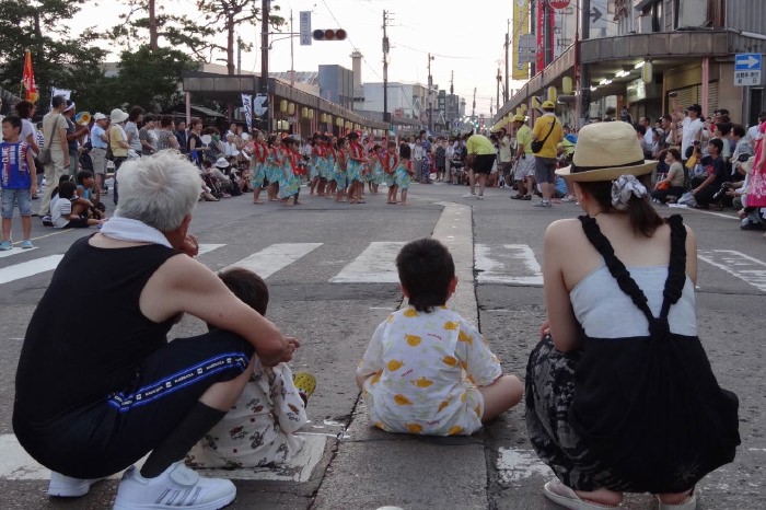 三条総踊り、フラダンス